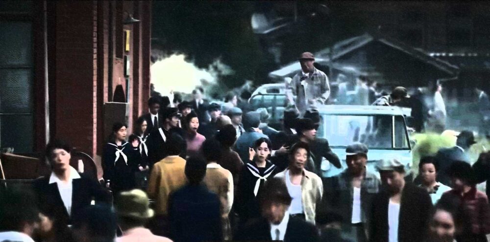 地獄に堕ちるわよ　昭和の街のシーンのイラスト